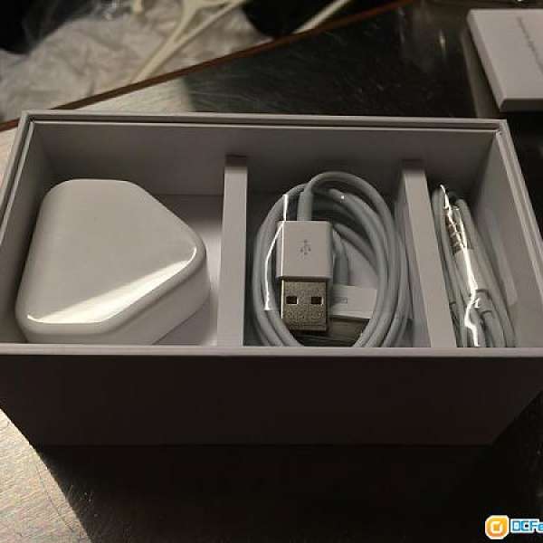 iphone 4s 白 16gb $2,000