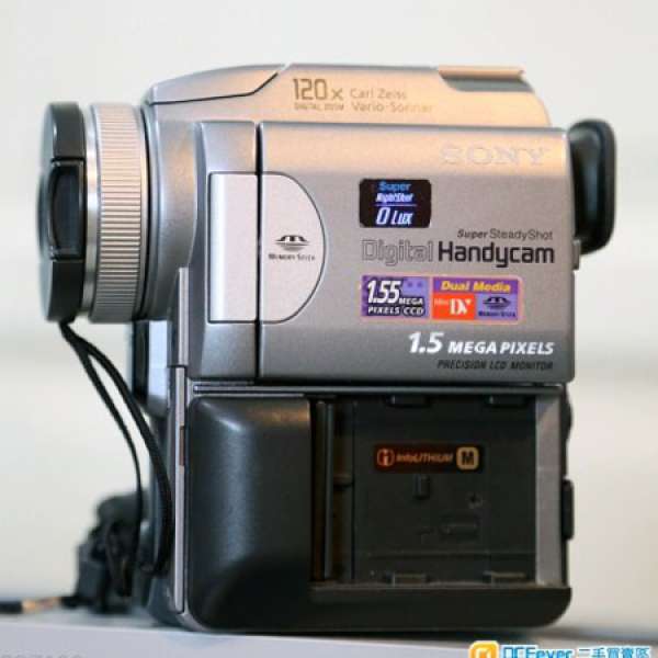 Sony DCR-PC115 NTSC DV Camcorder