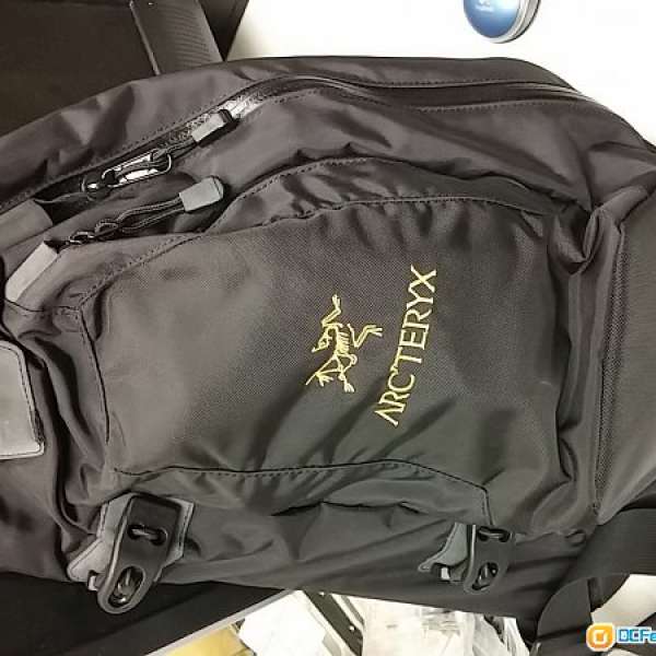 ARCTERYX    Black   back bag  Canada