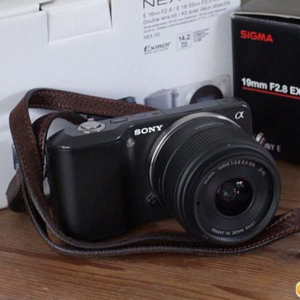 Sony Nex 3 + Sigma 19mm F2.8 EX DN (over 90% new)