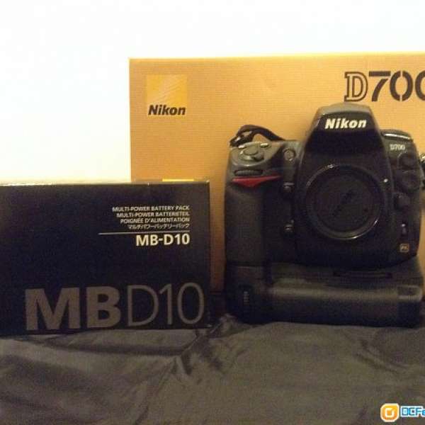 Nikon D700 + MB-D10 + 2 Original Batteries + 2 Replacement Batteries