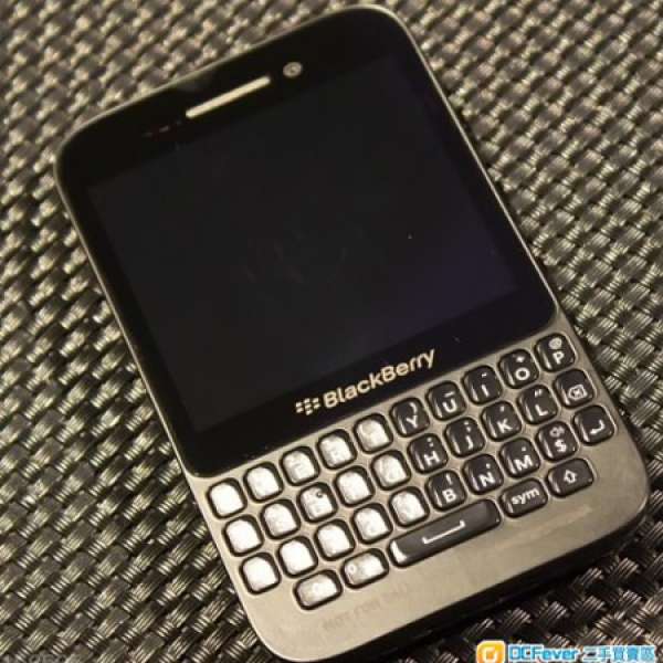 Blackberry Q5 LTE 連原裝皮套