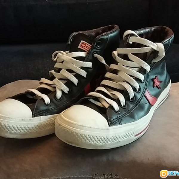 converse shoes usa sz . black with red star