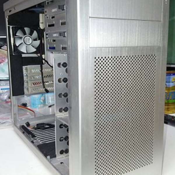 新版 Lian Li  聯力 PC-A04 mATX 全鋁機箱