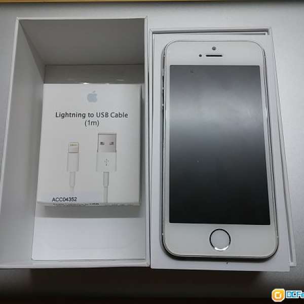 95% 新 Iphone 5s 64G 白色 香港行貨 還有十四個月的保養