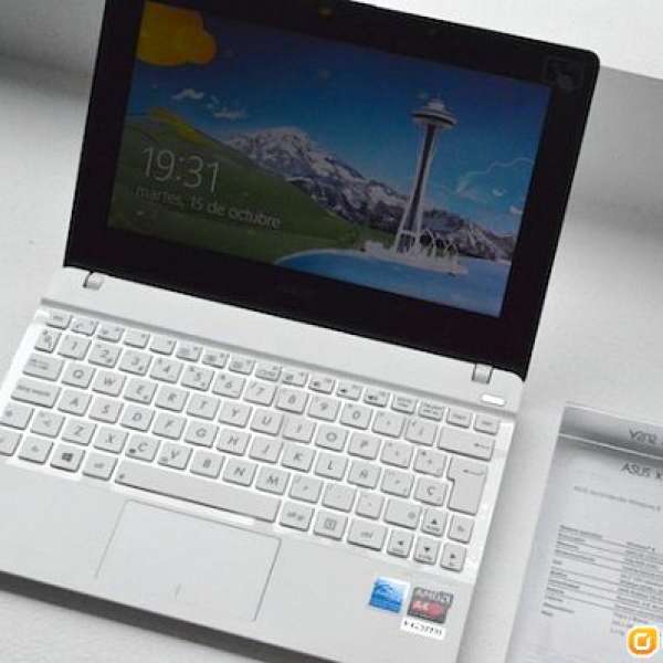 ASUS 10.1" notebook(white) with touch screen 99%new!!