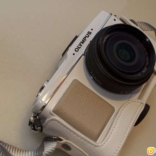 olympus EPL2 body only (white) over 95% new