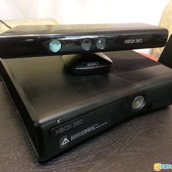 Xbox 360 slim 250GB + kinect + 手制x2