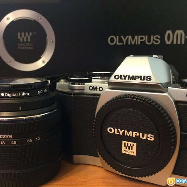 95%新 Olympus OM-D E-M10 kit set 14-42mm (銀色)行貨放售