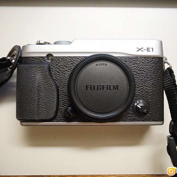 [1500HKD] 85% Fujifilm X-E1 Silver Body with LR-FX adapter