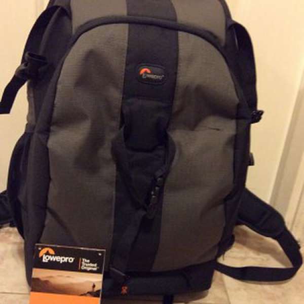 99.99% New lowepro 400AW