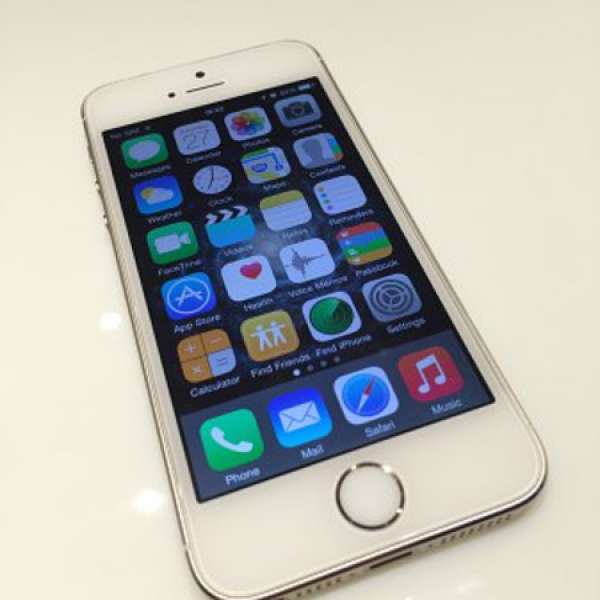 Apple iPhone 5s 16Gb (unlocked + good working condition)