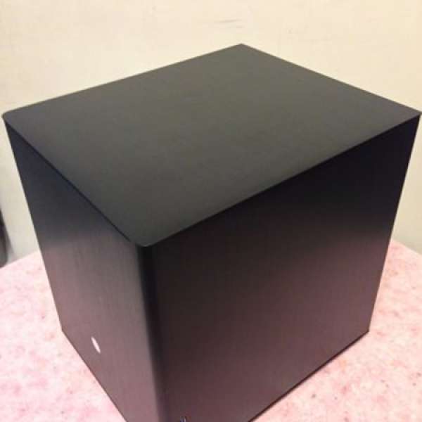 Jonsbo v4 黑色電腦機箱 (安裝 MATX 板)