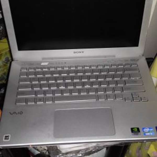 Sony-Vaio-svs131a11l-13.3- Laptop 9成新.有防塵袋..機套