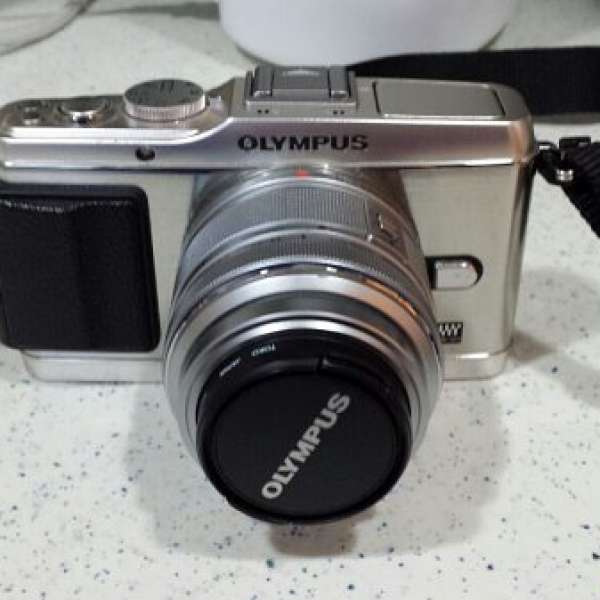 90% new Olympus E-P3 銀色 連kit lens (14-42mm f3.5-5.6) 全套齊件