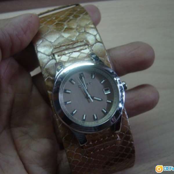 新淨 名廠 DKNY 日曆 夜光 手錶,只售HK$150(不議價)