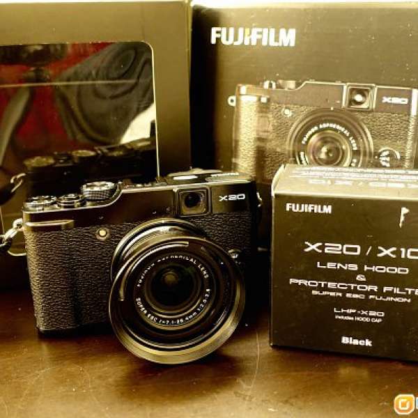 Fujifilm X20 with original leather case and LHF-X20