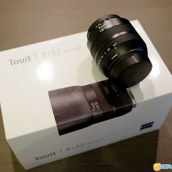 Zeiss Touit 32mm f/1.8 (Fuji X mount)