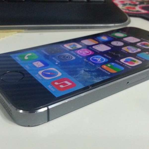 iphone 5s 黑色16GB ，無鎖 ,可用任何台,3G/4G/LTE-同行貨一樣.