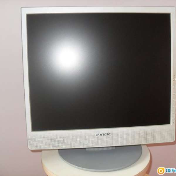 SONY SDM-X73 17" TFT LCD MON
