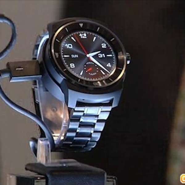 95%新LG G Watch R W110 (黑色)有單有盒跟黑剛錶帶玻璃貼 智能手錶Watch 防水 Andr...
