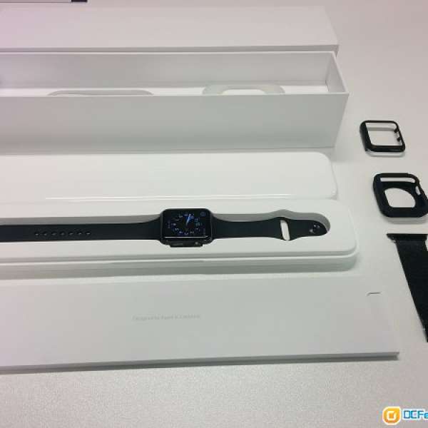 Apple Watch Sport 42mm 太空灰 + 表帶 + 2 x Spigen 保護套