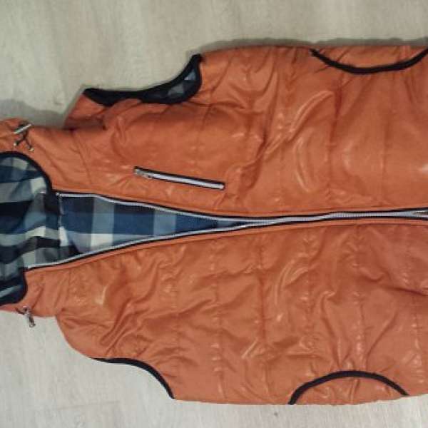 購自icefire 橙色雙面背心外套，只著數次，極新淨