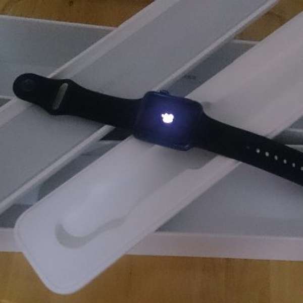 42mm Apple Watch Sport with AppleCare 保養到 17 年 9 月 27 日 無花