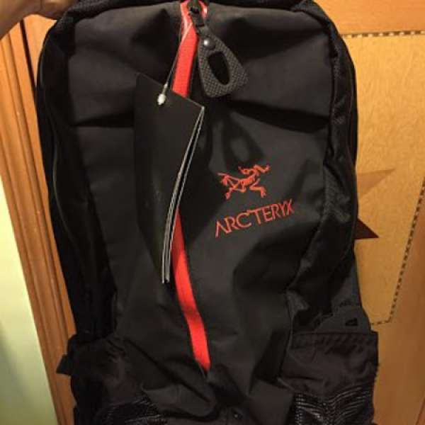 Arc'teryx arro 22 100%全新 未用過 紅色