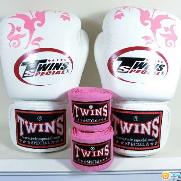 Twins Special 8 oz Boxing Gloves_99% new