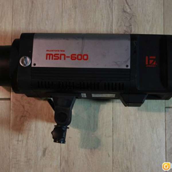 MSN-600 studio flash