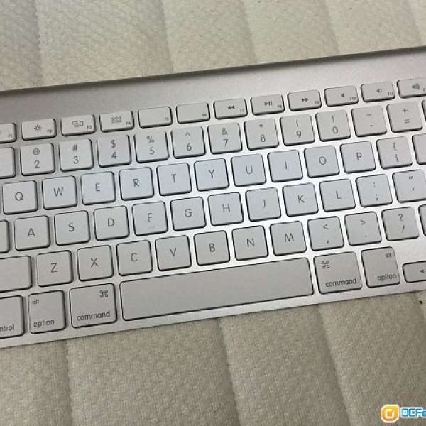 Apple Wireless Bluetooth Keyboard (95% NEW)