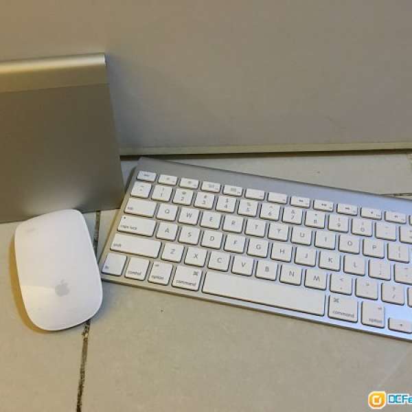 Apple 原裝 keyboard trackpad and mouse 超特價$350