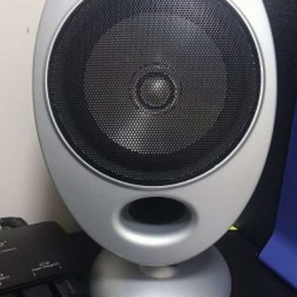 NuForce ICON + KEF KHT-2005.2 Egg + Wireworld Starlight 5.2 USB