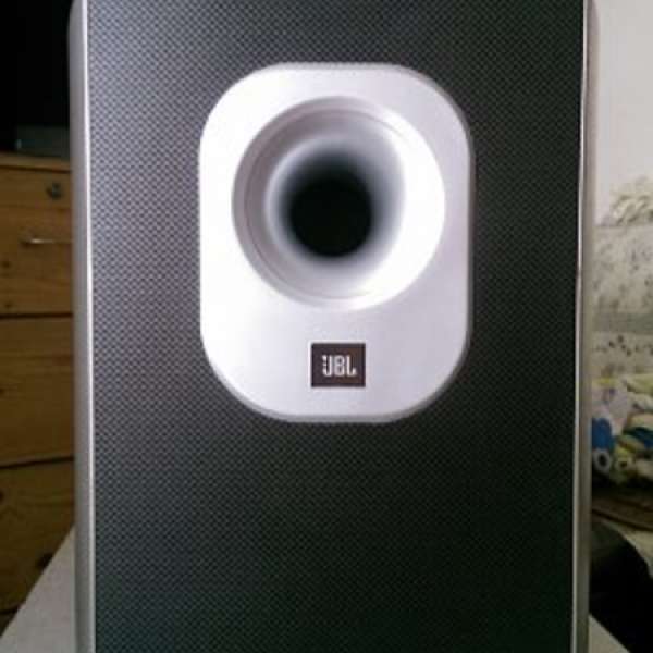 JBL8吋超低音．