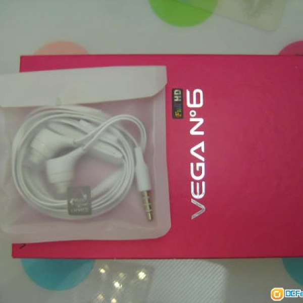 VEGA A860  原裝 earphone (with mic) & charger