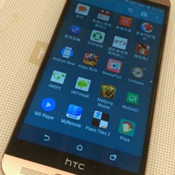 HTC ONE ME金色香港行貨全套九成五新大行單有保養!