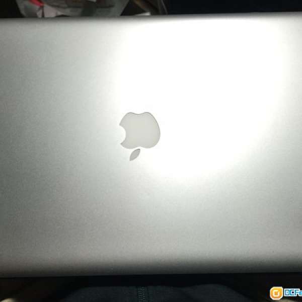 15" Macbook pro early 2011 512gb ssd i7 高效能 平放