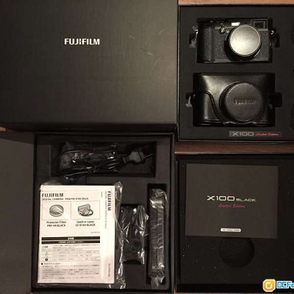 Fujifilm FinePix X100 Black Limited Edition Premium Set