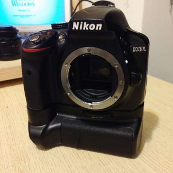 90%新 Nikon D3300 Body (行保至 2015 年5月6日)＋副廠直倒