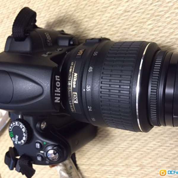 Nikon D5000, 連18-55VR DX Kit 鏡，小用，長放防潮箱