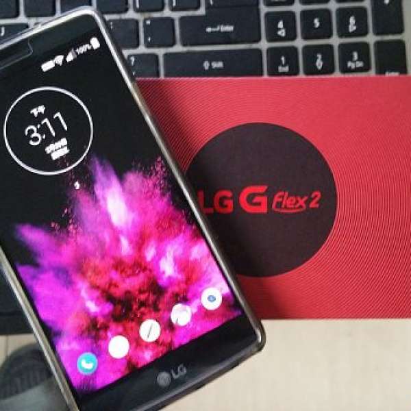 接近全新衛訊行貨 LG GFLEX 2 紅色，已貼玻璃貼，可行4G+。跟全新16GB記億卡