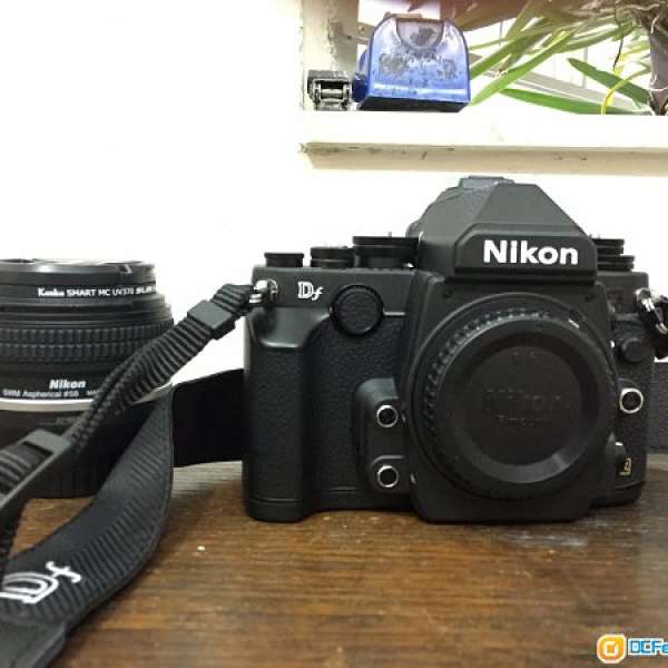 出售接近全新黑色Nikon DF 連50 1.8 Kit