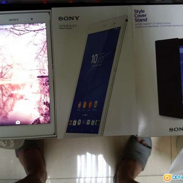 2月中購入。衛訊行貨。95%新有小小裂縫  Sony Z3 tablet compact wifi 版白色，跟黑...