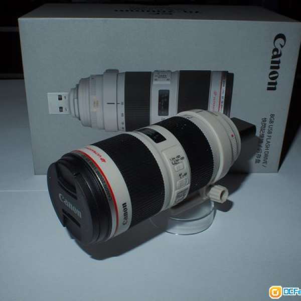Canon 70-200 mm is I I usb 8GB
