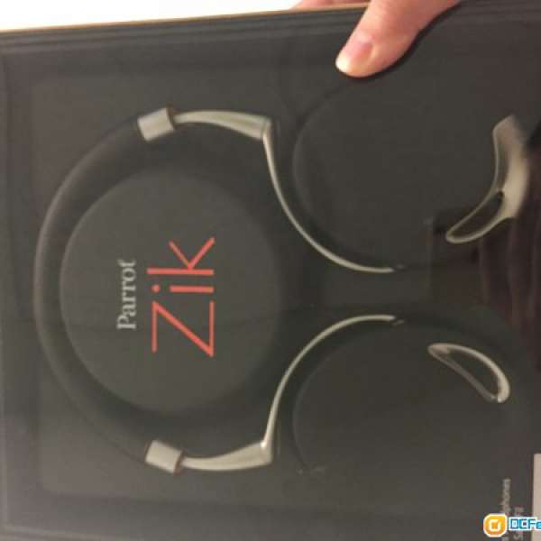 100% 全新未開starck Parrot Zik 耳機