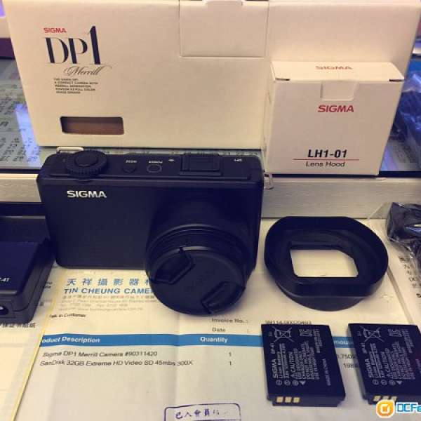 99%新 Sigma DP1M + Sigma LH1-01 Lens Hood (行貨保用到2017年10月)