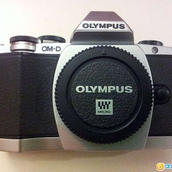 Olympus em10 body (銀黑色 不連鏡)