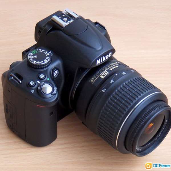 Nikon D5000 + 18-55 VR