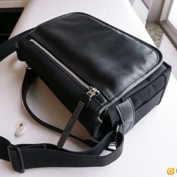90%new Artisan & Artist GCAM-7200 black leather Bag